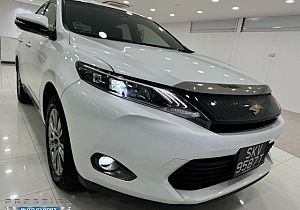Toyota Harrier Premium 2.0 Sunroof 2015 Rear Entertainment White